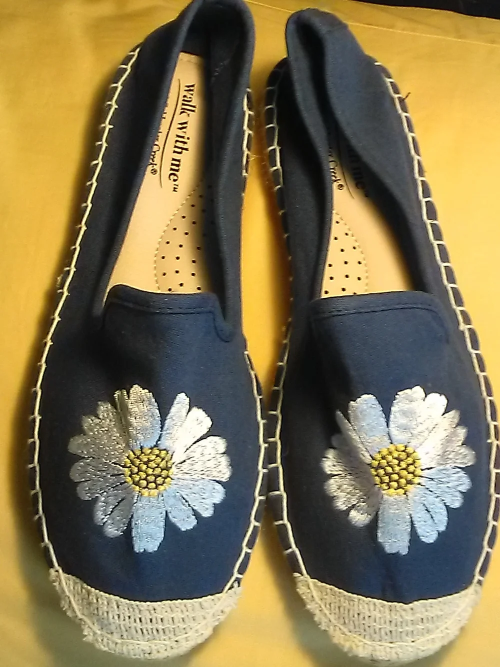 NWOT Coldwater Creek Navy Canvas Espadrilles with Daisy Embroidery SZ. 7.5